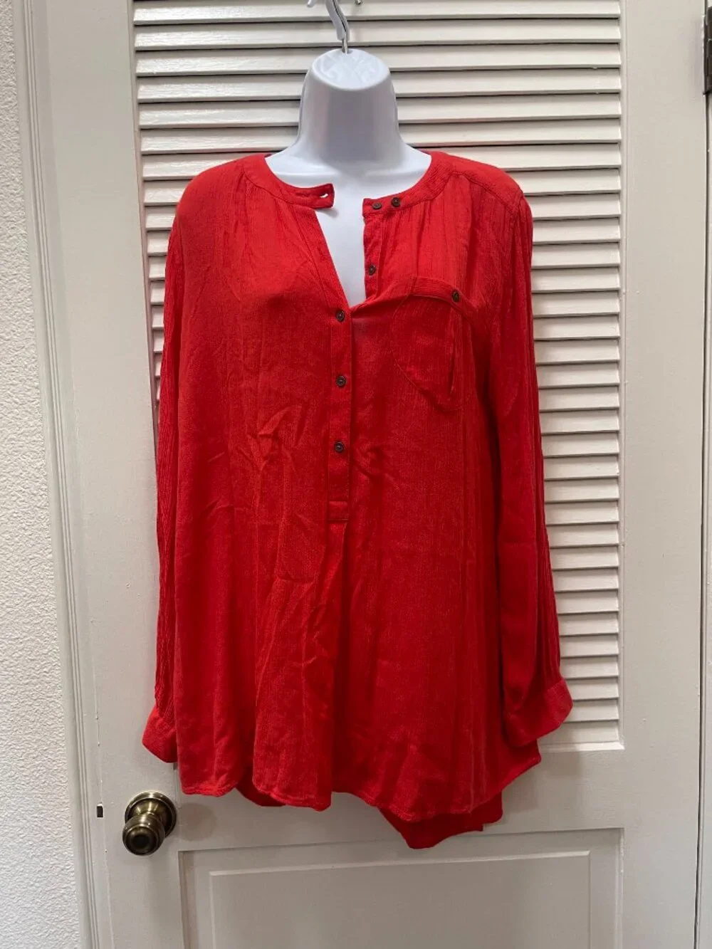 Free People Red Crinkle Rayon Tunic Blouse Size M - Picture 2 of 8